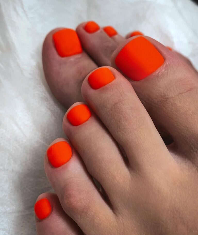 Read more about the article 26+ Modèles de Nail Art Néon pour les Pieds – Parfait pour la Plage