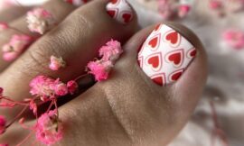 Spokojny pedicure bez zdobienia z lakierami Nails of the Day: pomysły, zdjęcia i porady