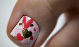 Uniwersalny pedicure dla każdego wyglądu z lakierami BABY MOON: pomysły, zdjęcia i porady