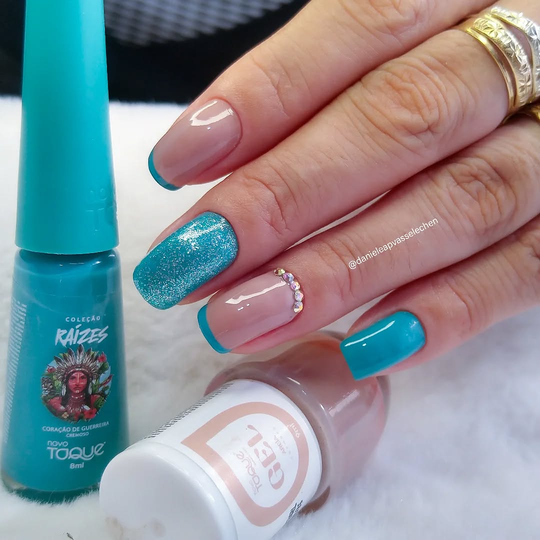 Wyrazisty luksus: turkusowe eksperymenty na paznokciach