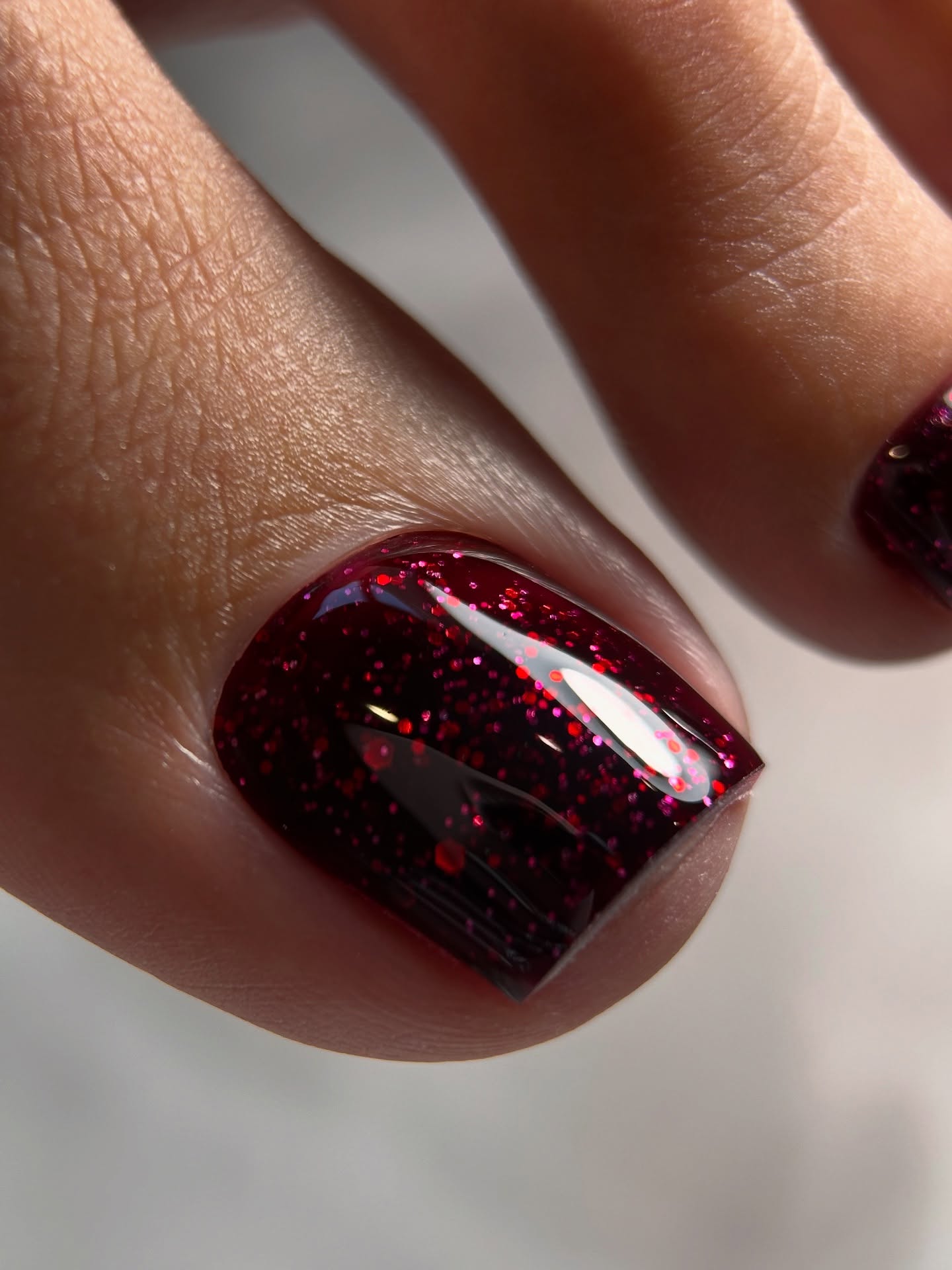 Jasny blask nocy: stylowy pedicure