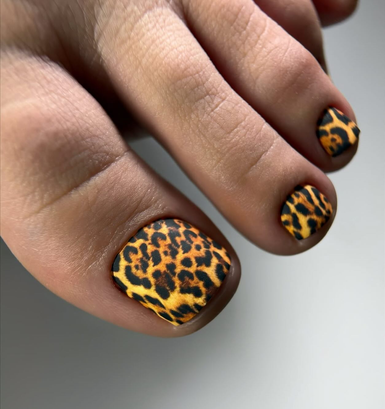 Dziki styl leopardzi: odważny wybór dla zadziornych paznokci