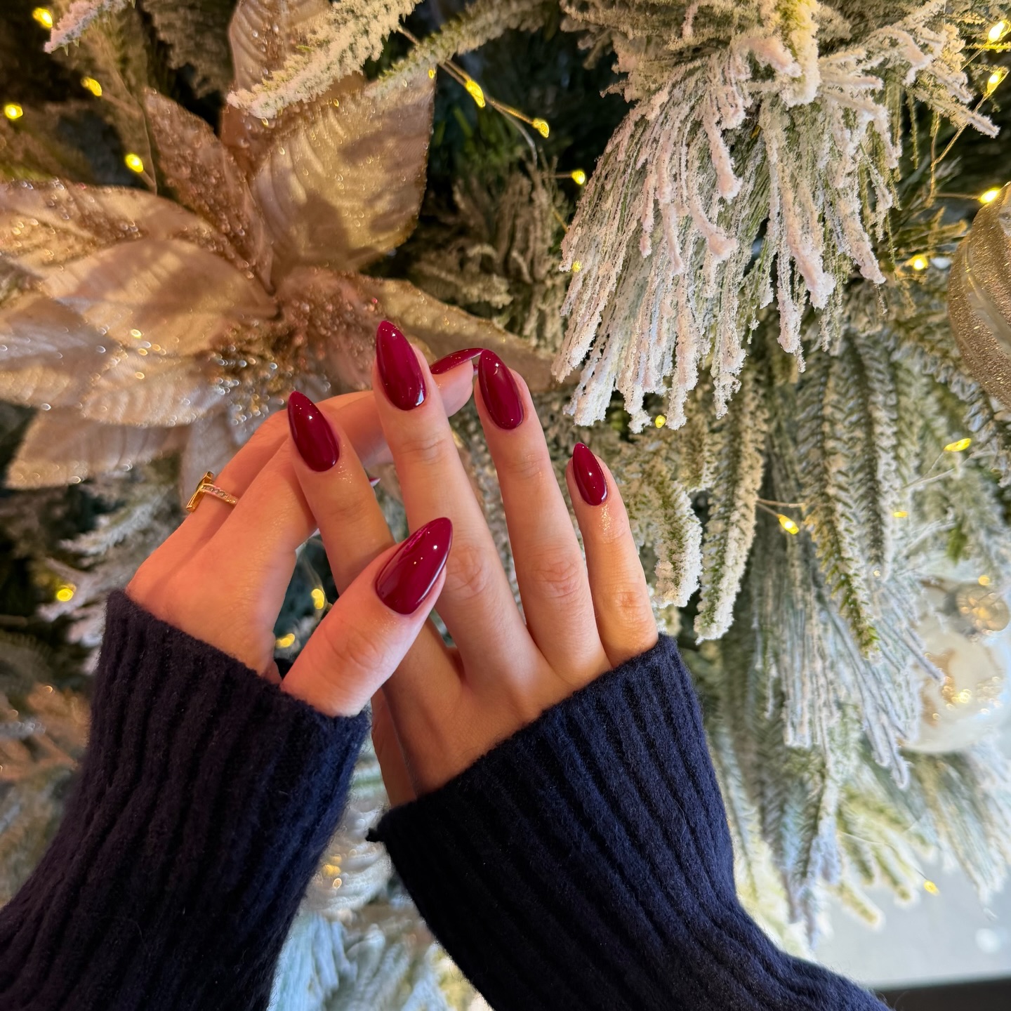 Zima na paznokciach: elegancki bordowy szyk!