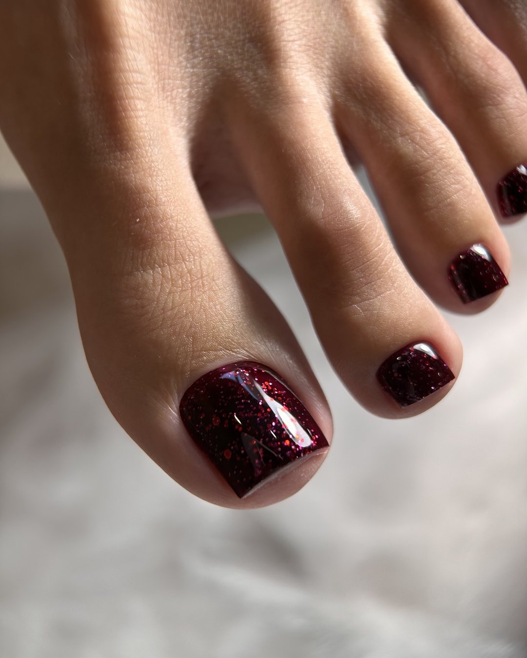 Karmazynowy wieczór – eksplozja koloru na paznokciach!