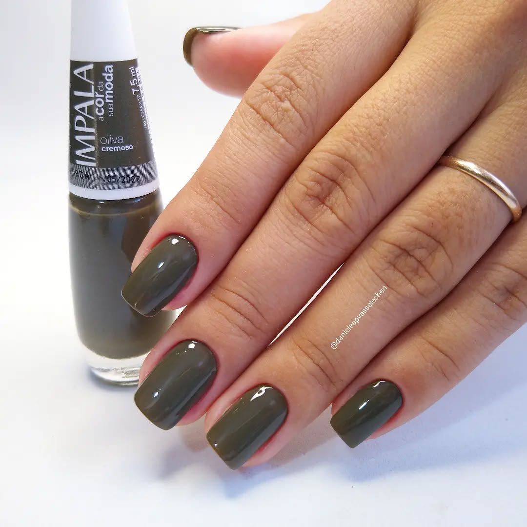 Zielona oaza na paznokciach: uczta dla oczu