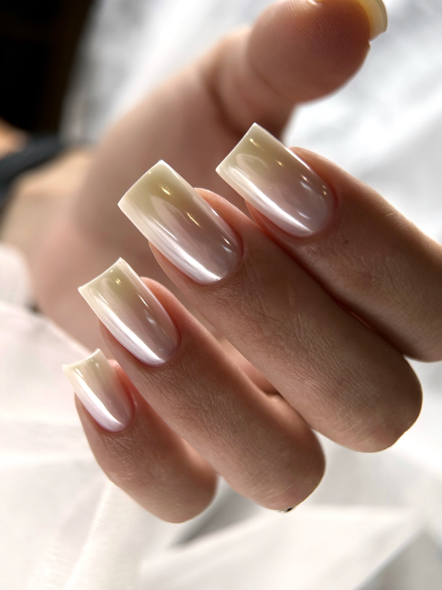 Perłowa elegancja na końcówkach palców