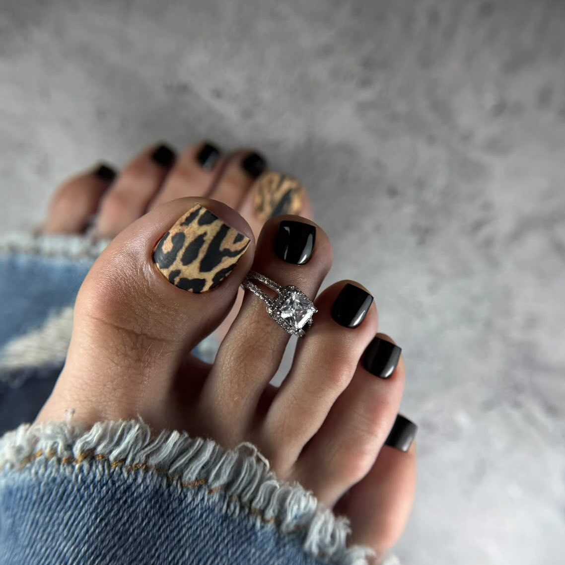 Dziki szyk: leopard i noc