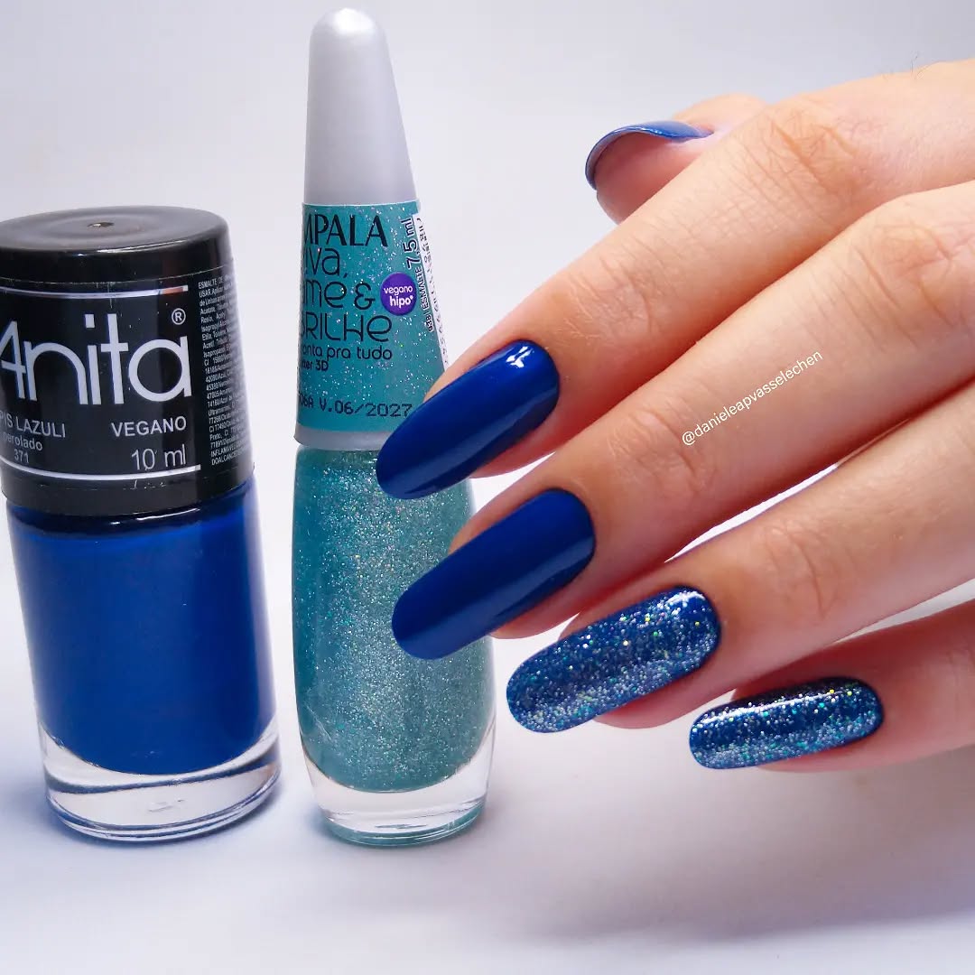 Blask oceanicznej fali na końcach paznokci