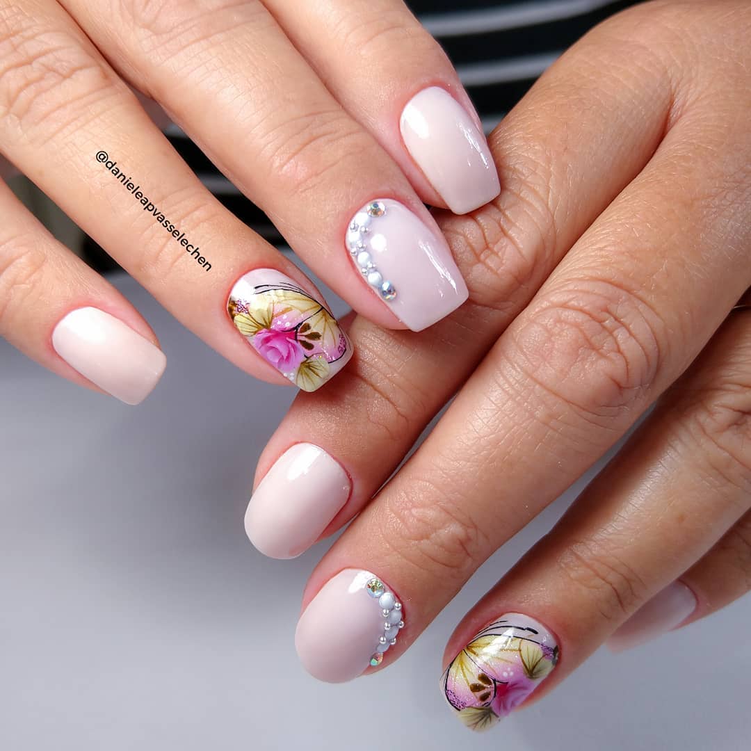 Delikatność i styl na czubkach Twoich palców