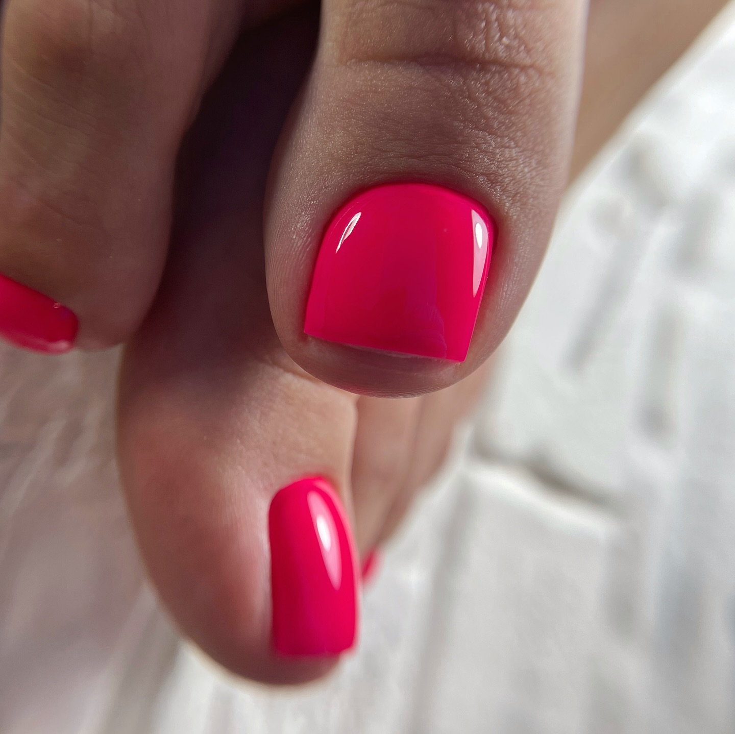 Jaskrawy błysk koloru na Twoich paznokciach!