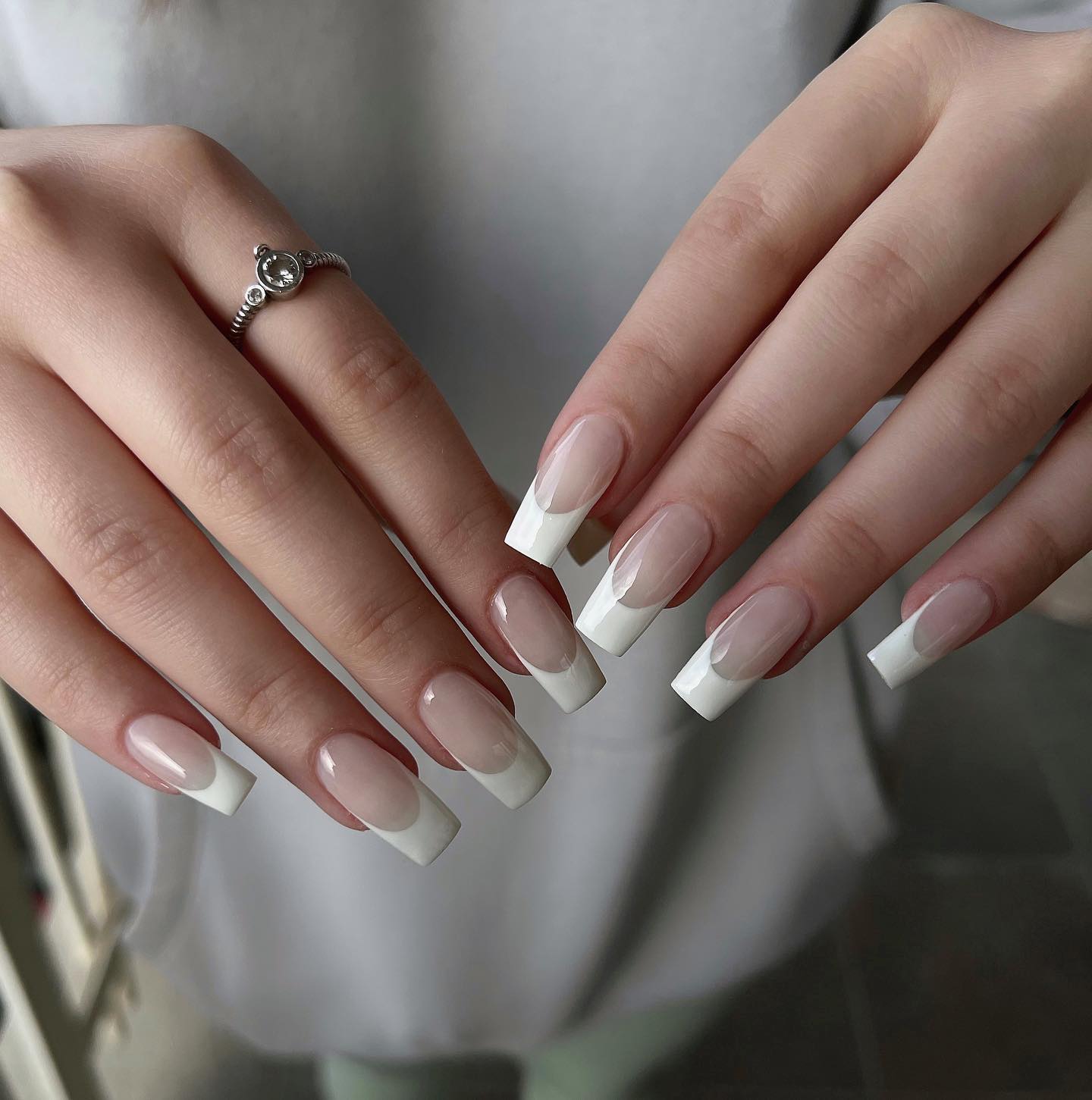 Nieskazitelny francuski styl na paznokciach